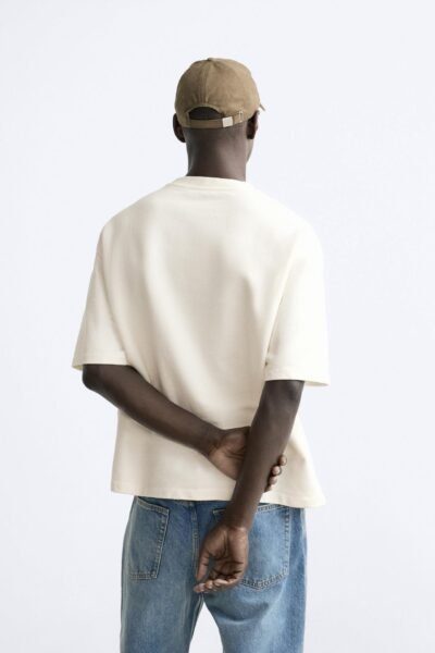 T-SHIRT WITH CONTRAST PRINT - Image 2