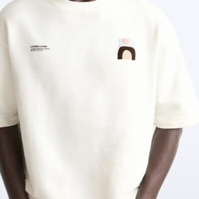 T-SHIRT WITH CONTRAST PRINT