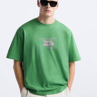 T-SHIRT WITH GRAFFITI SLOGANS